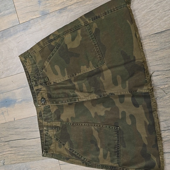 Blank NYC | Camouflage Camo Denim Mini Skirt 27​ - Picture 7 of 13